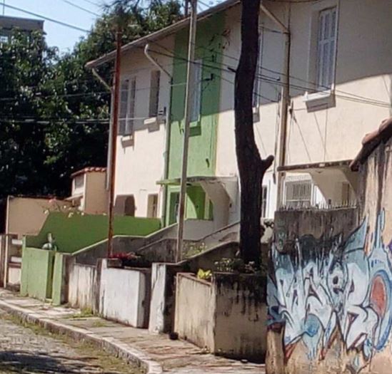 DUAS CASAS EM VILA - RUA SEM SAÍDA - SANTANA/SP