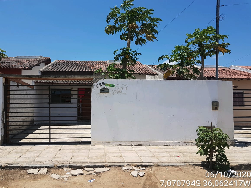 2702 - Casa, Residencial, 2 dormitório(s)