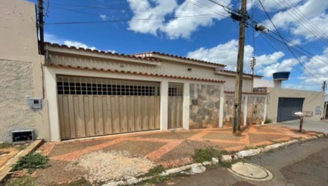 Foto - Casa - Jataí-GO - Rua 09, 283 - Conjunto Residencial Rio Claro I - [1]